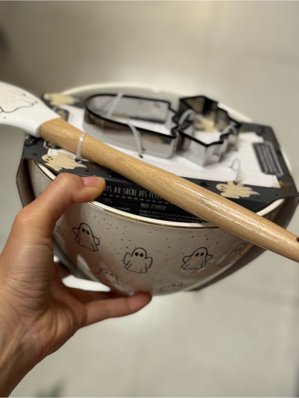 Ghost Pattern Ceramic Mixing Bowl with Wooden Handle Spatula - White